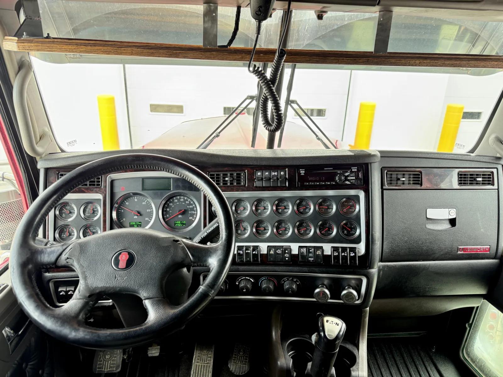 2016 Kenworth W900 in New Lenox, IL — photo 16