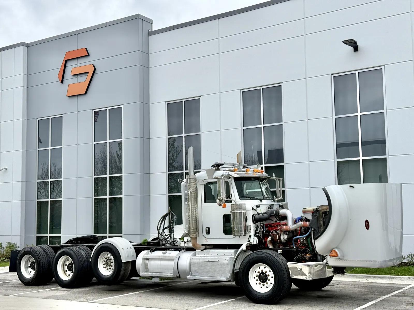 2014 Peterbilt 367 in New Lenox, IL — photo 9