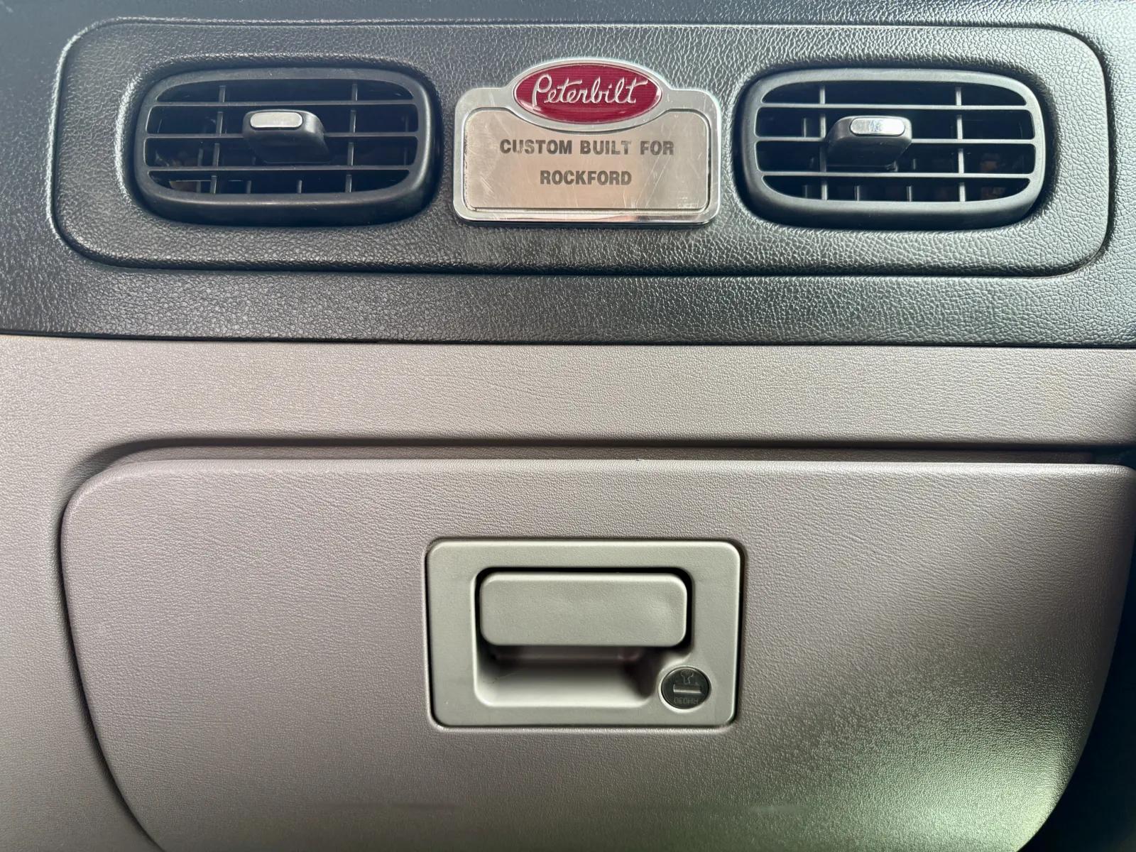2014 Peterbilt 367 in New Lenox, IL — photo 19