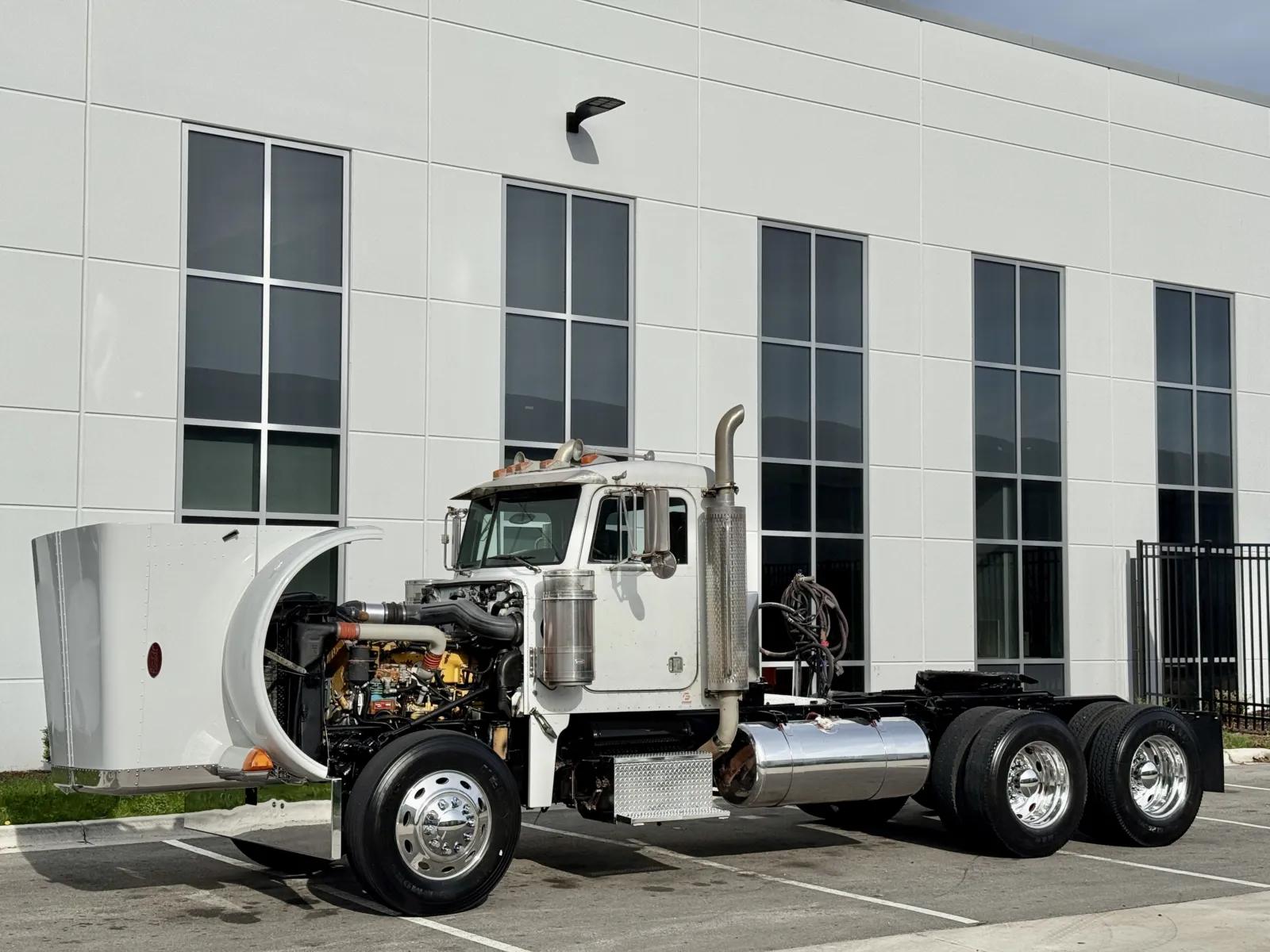2001 Peterbilt 379 in New Lenox, IL — photo 10