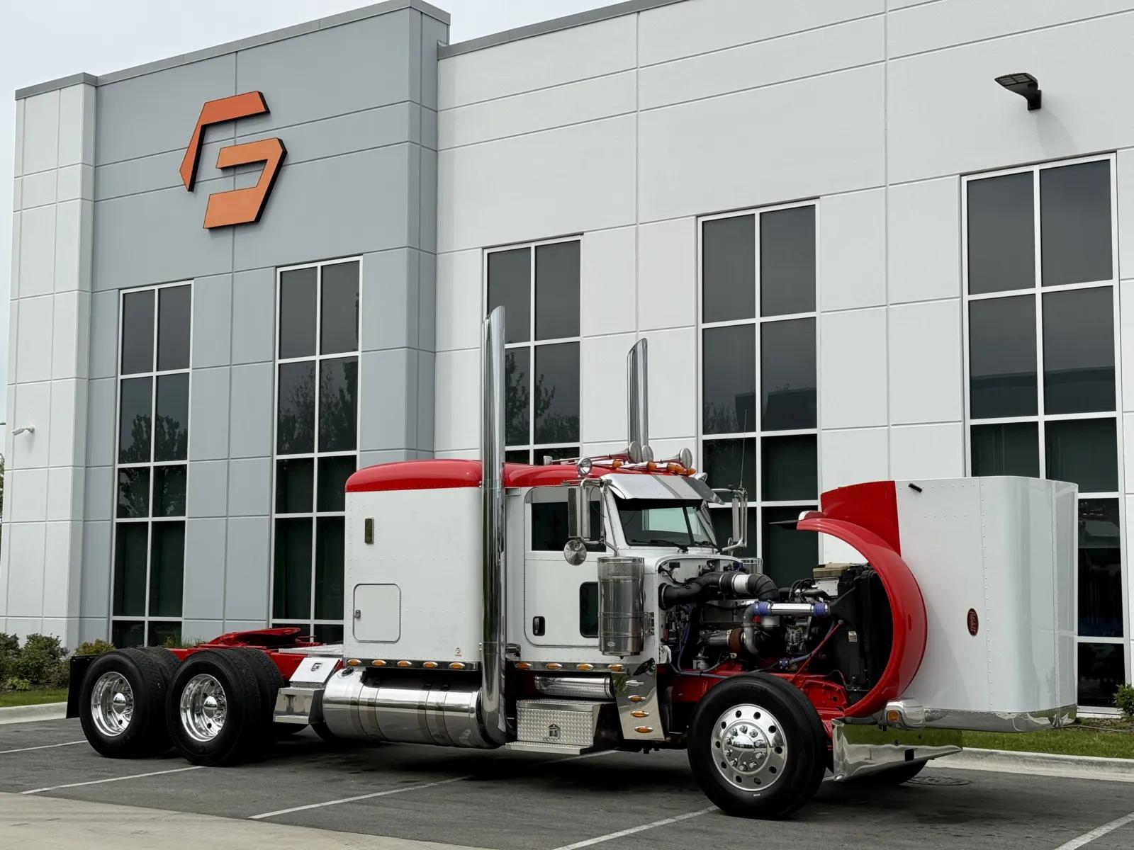 2013 Peterbilt 389 in New Lenox, IL — photo 9