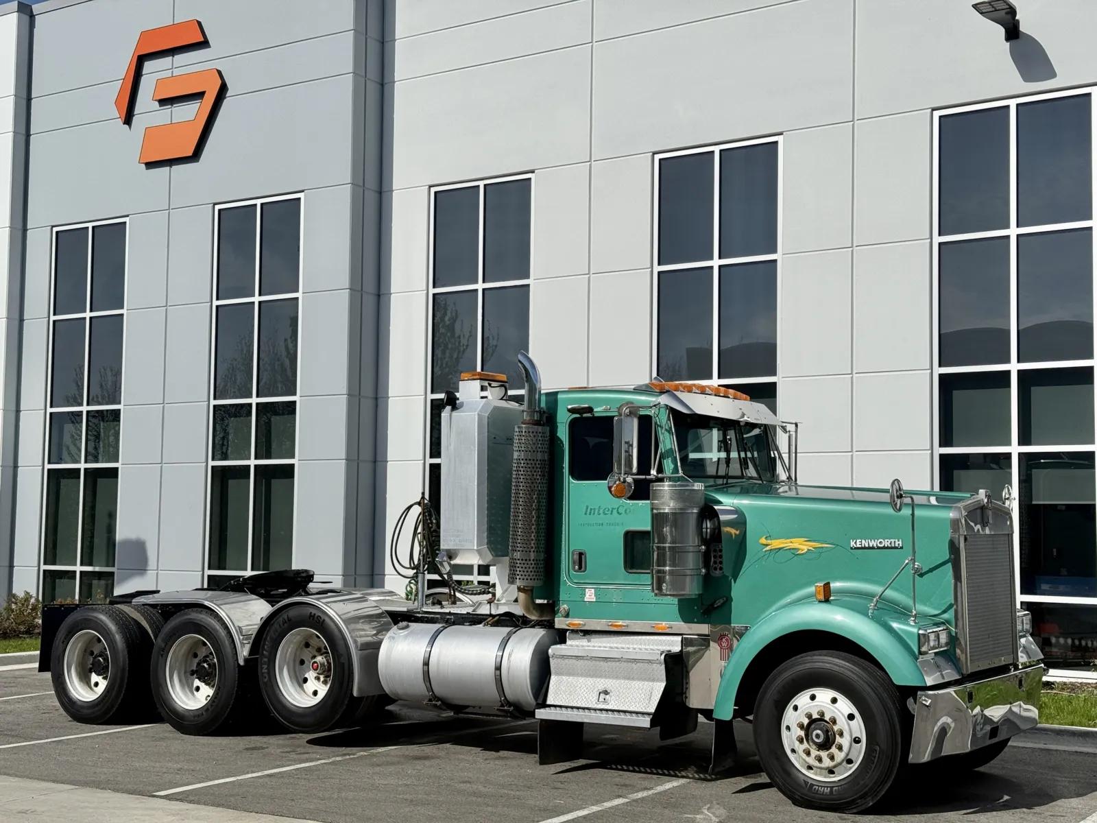 2005 Kenworth W900 in New Lenox, IL — photo 2