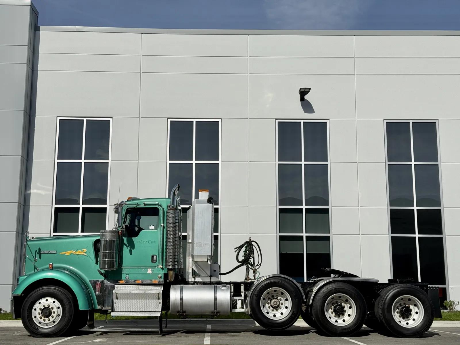 2005 Kenworth W900 in New Lenox, IL — photo 4