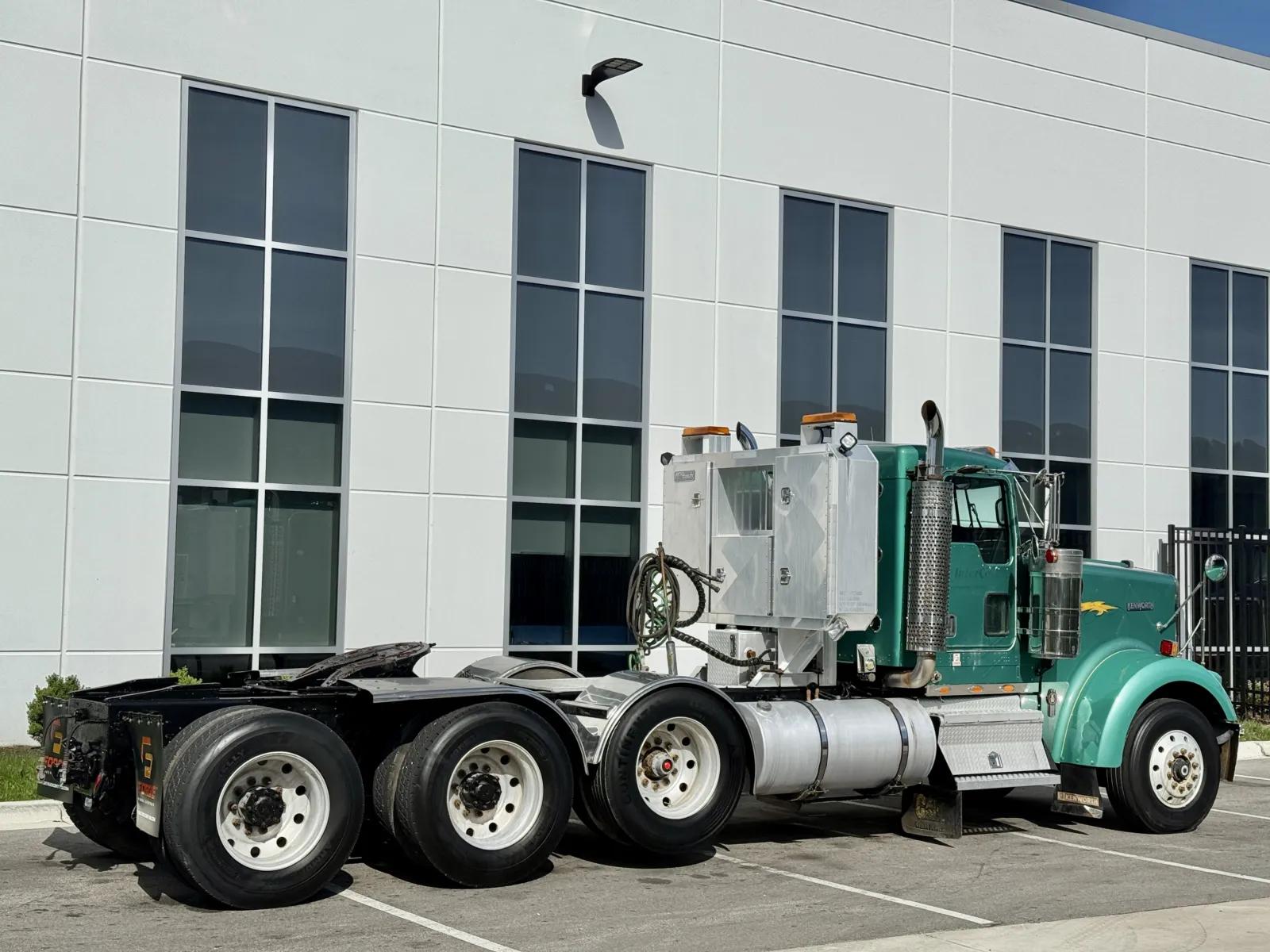2005 Kenworth W900 in New Lenox, IL — photo 5