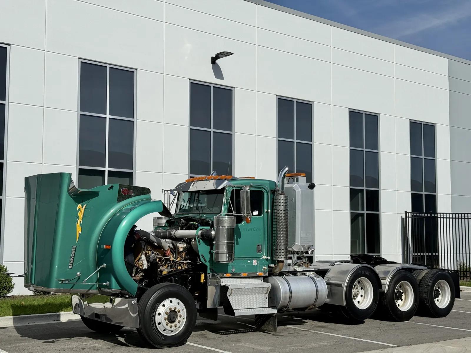 2005 Kenworth W900 in New Lenox, IL — photo 10