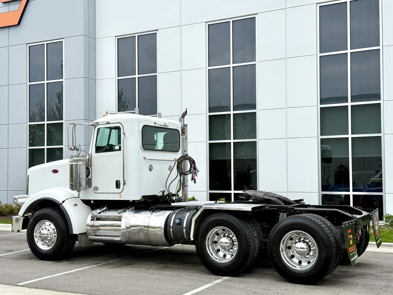 2015 Peterbilt 367 in New Lenox, IL — photo 6