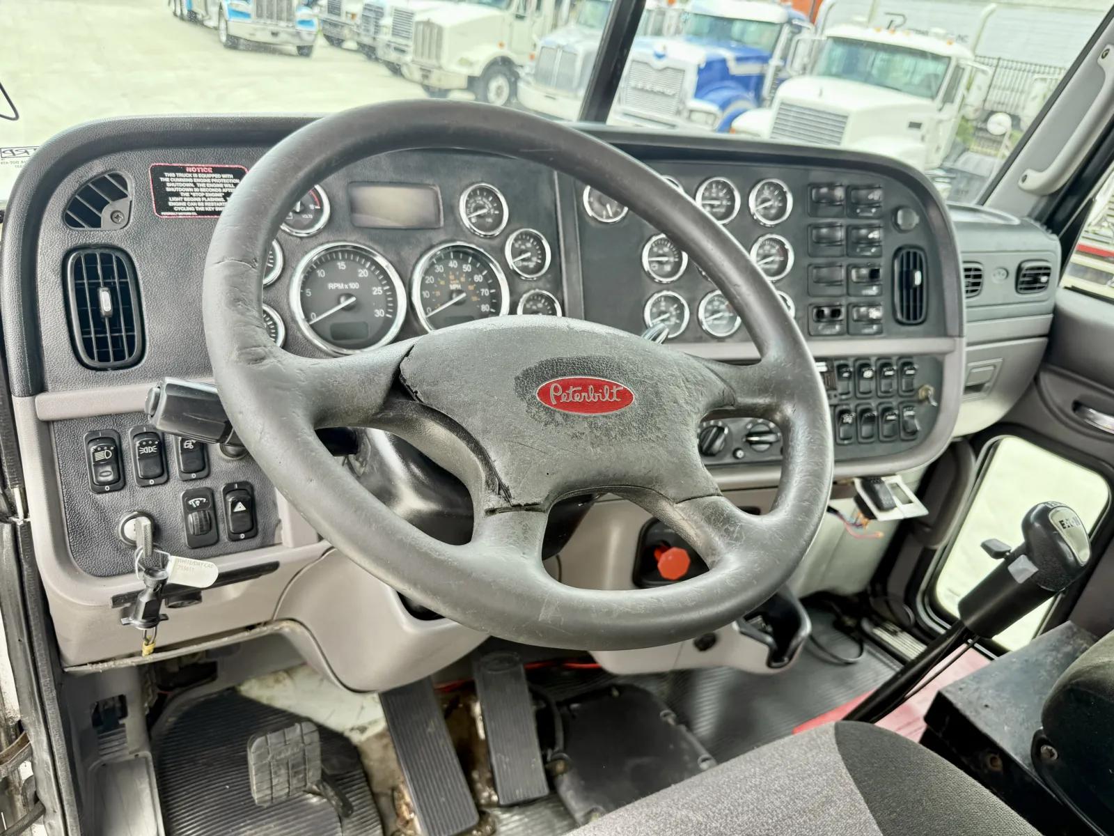 2015 Peterbilt 367 in New Lenox, IL — photo 15