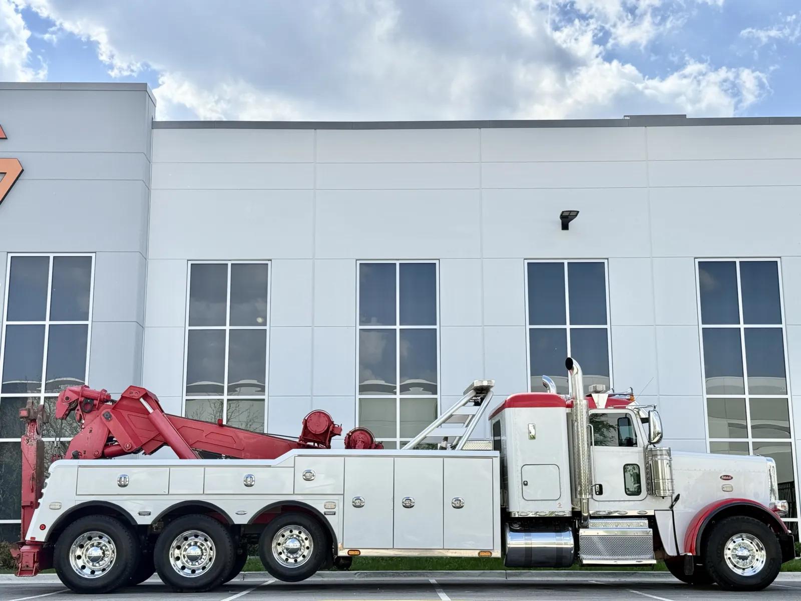 2017 Peterbilt 389 in New Lenox, IL — photo 3