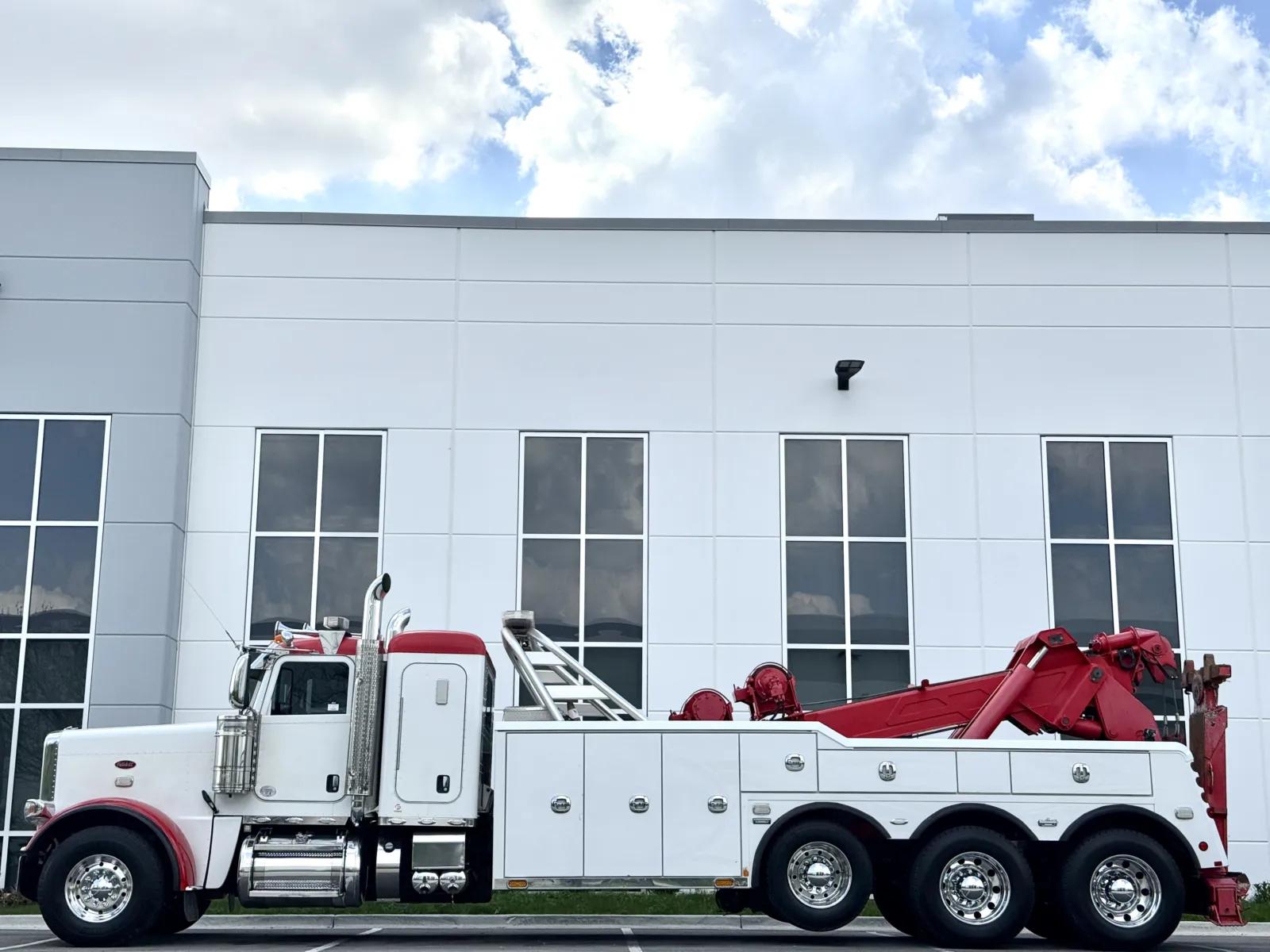 2017 Peterbilt 389 in New Lenox, IL — photo 4