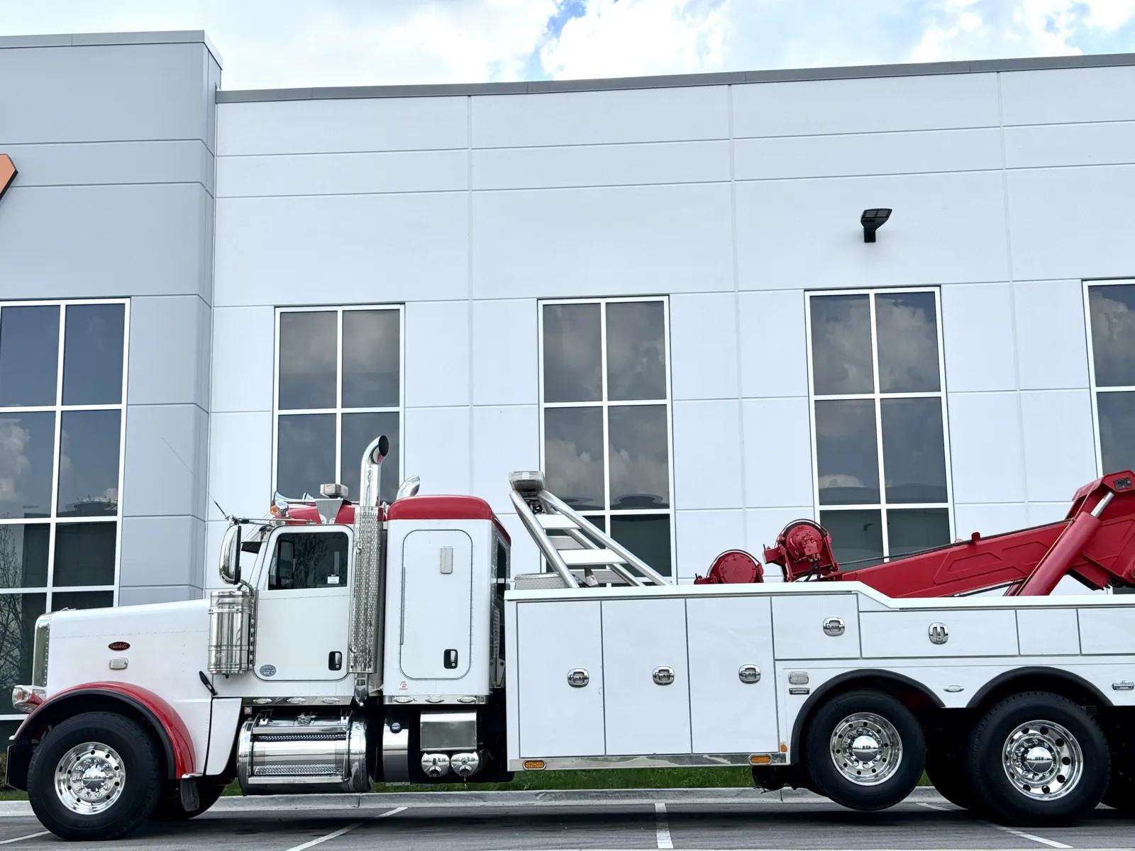 2017 Peterbilt 389 in New Lenox, IL — photo 8