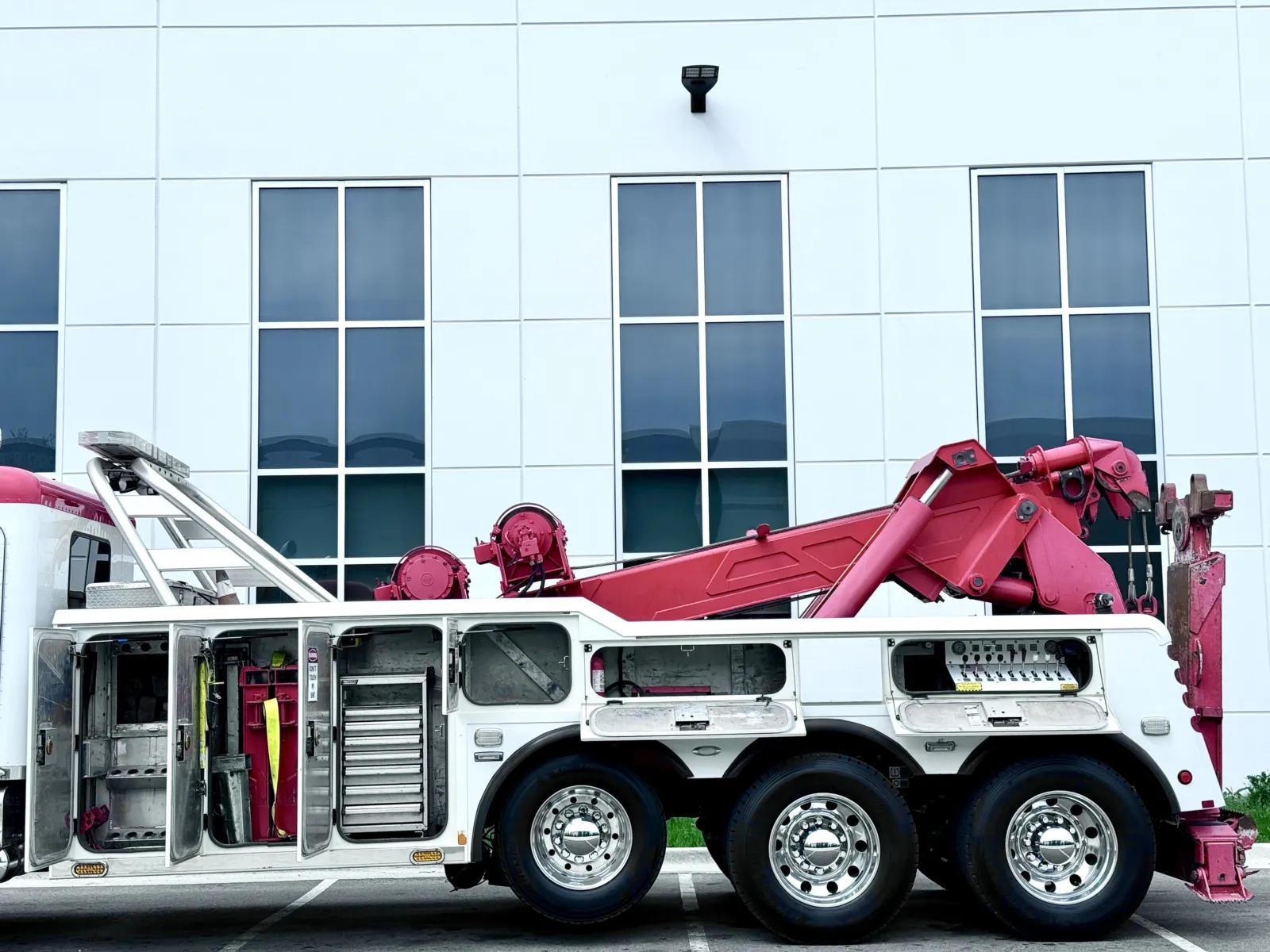 2017 Peterbilt 389 in New Lenox, IL — photo 10