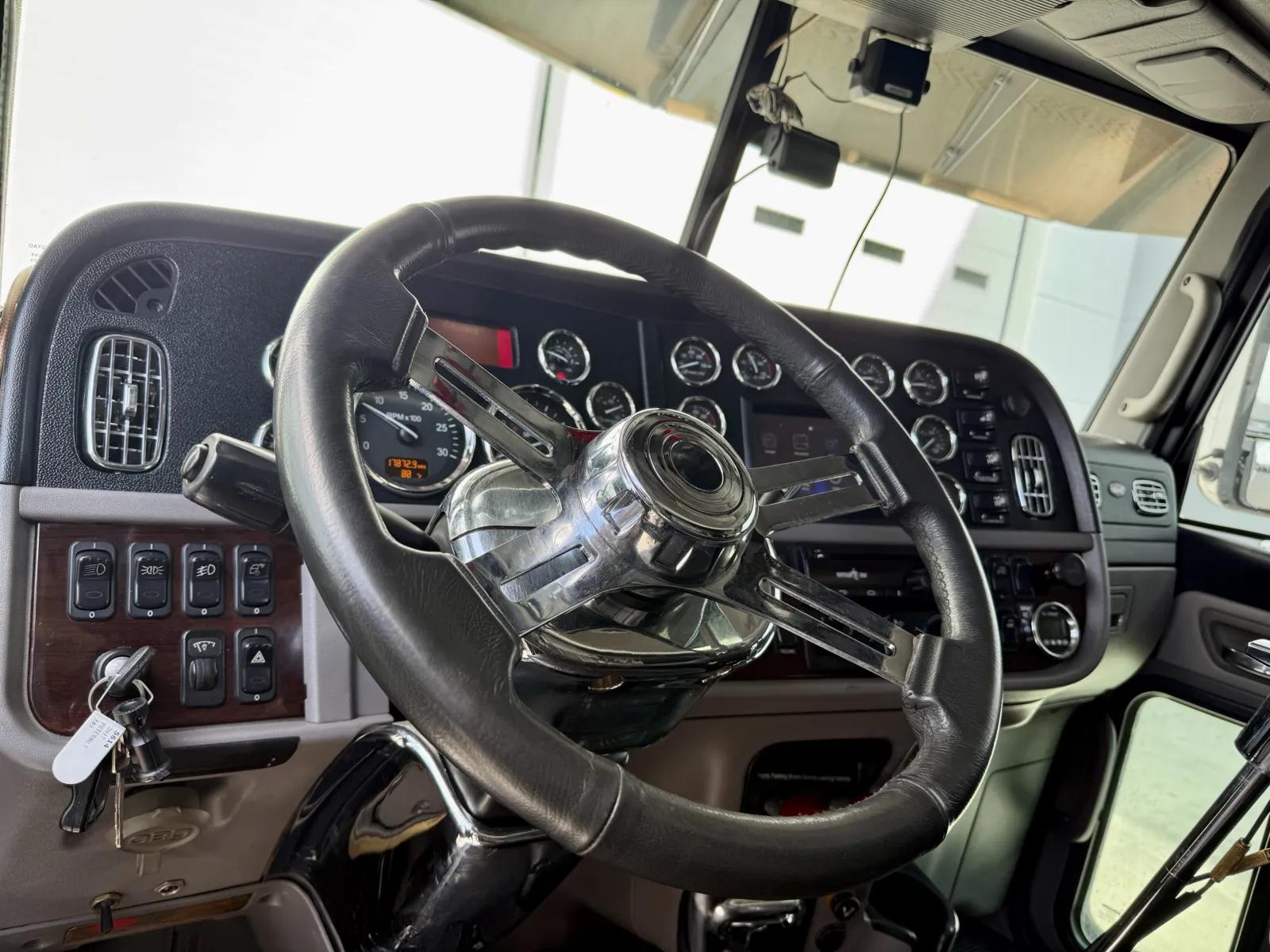 2017 Peterbilt 389 in New Lenox, IL — photo 29