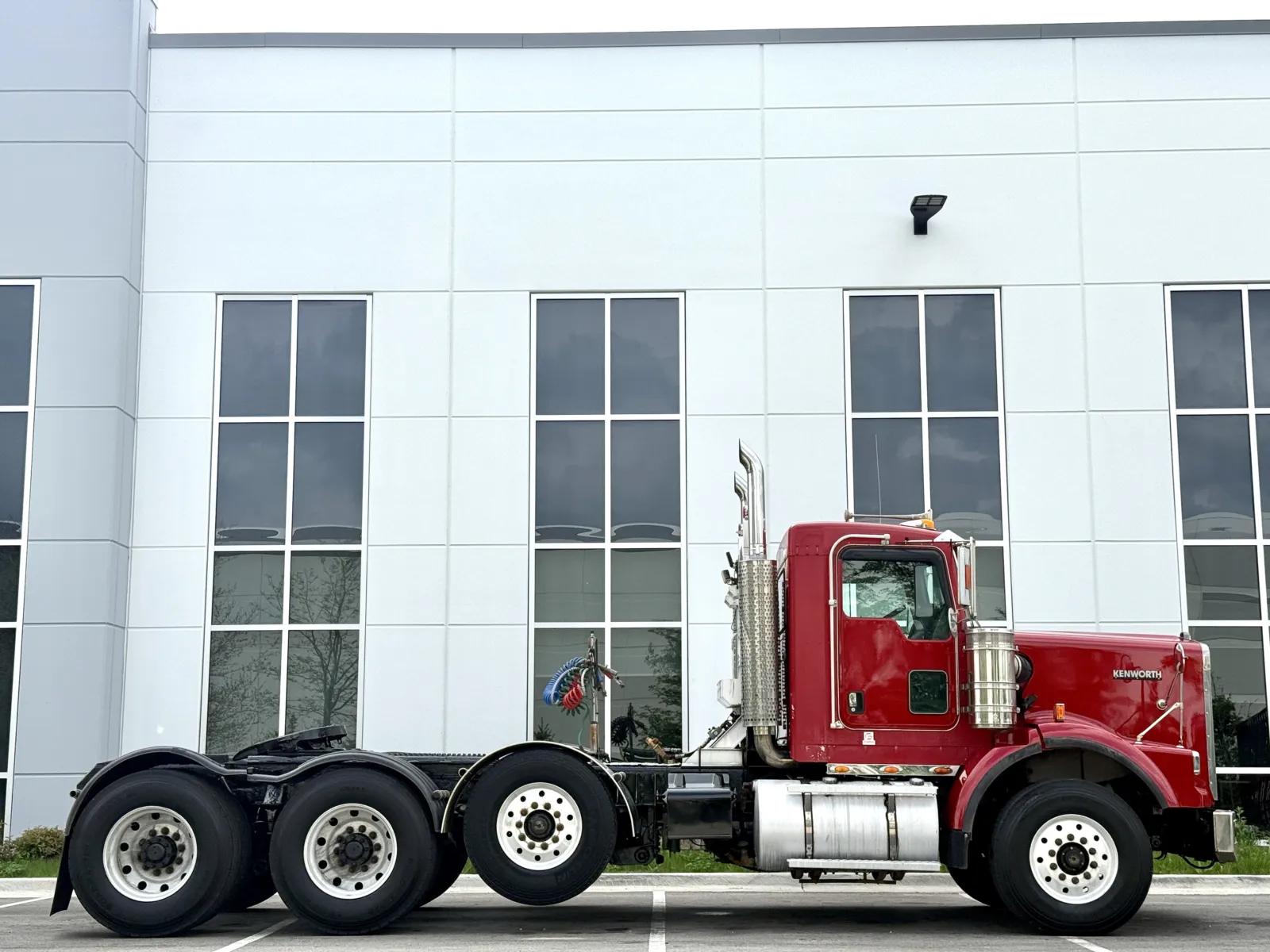 2003 Kenworth T800 in New Lenox, IL — photo 3