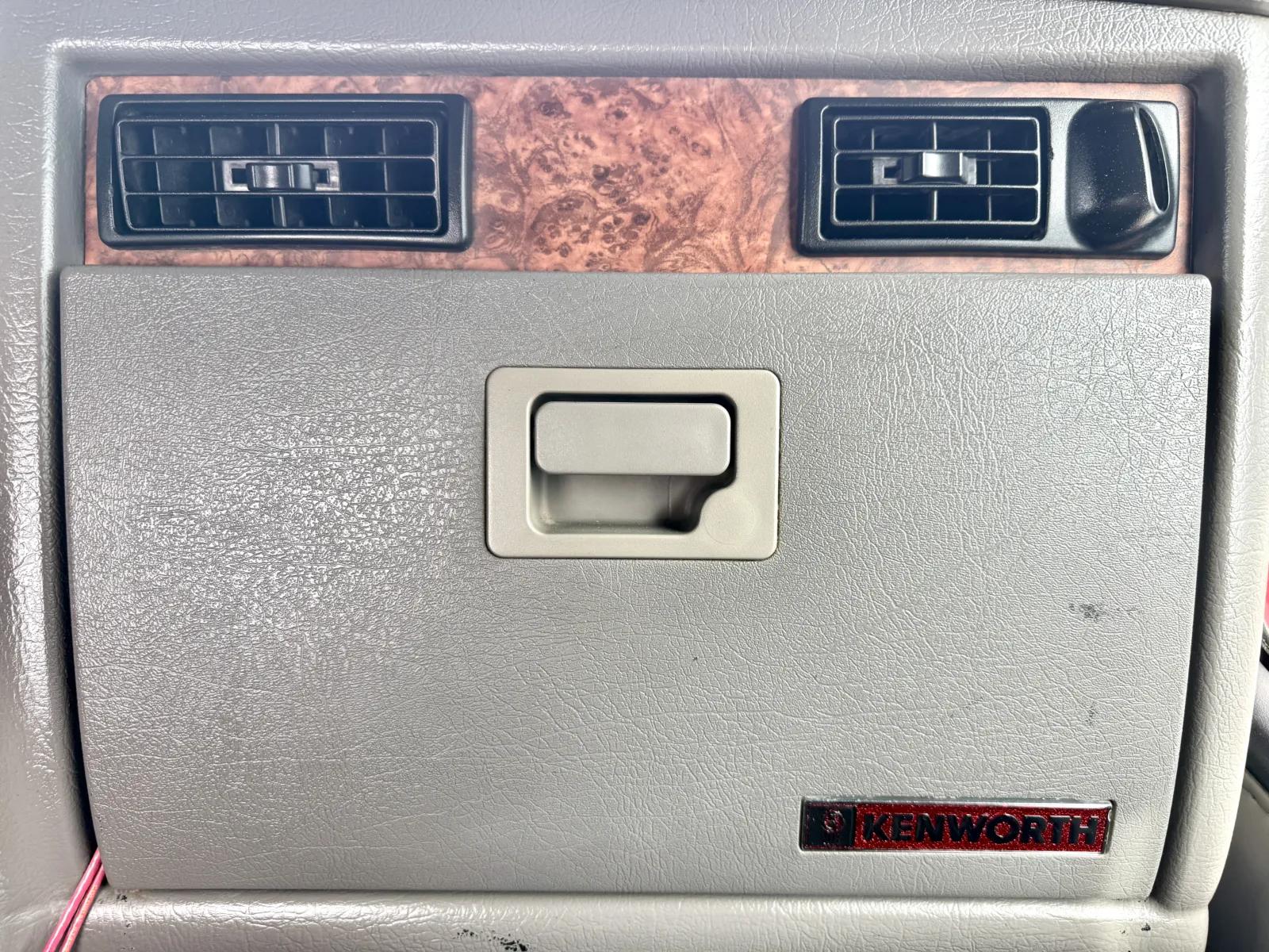 2003 Kenworth T800 in New Lenox, IL — photo 19