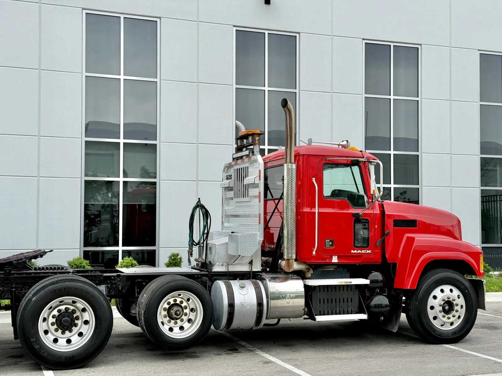 2013 Mack Pinnacle in New Lenox, IL — photo 7