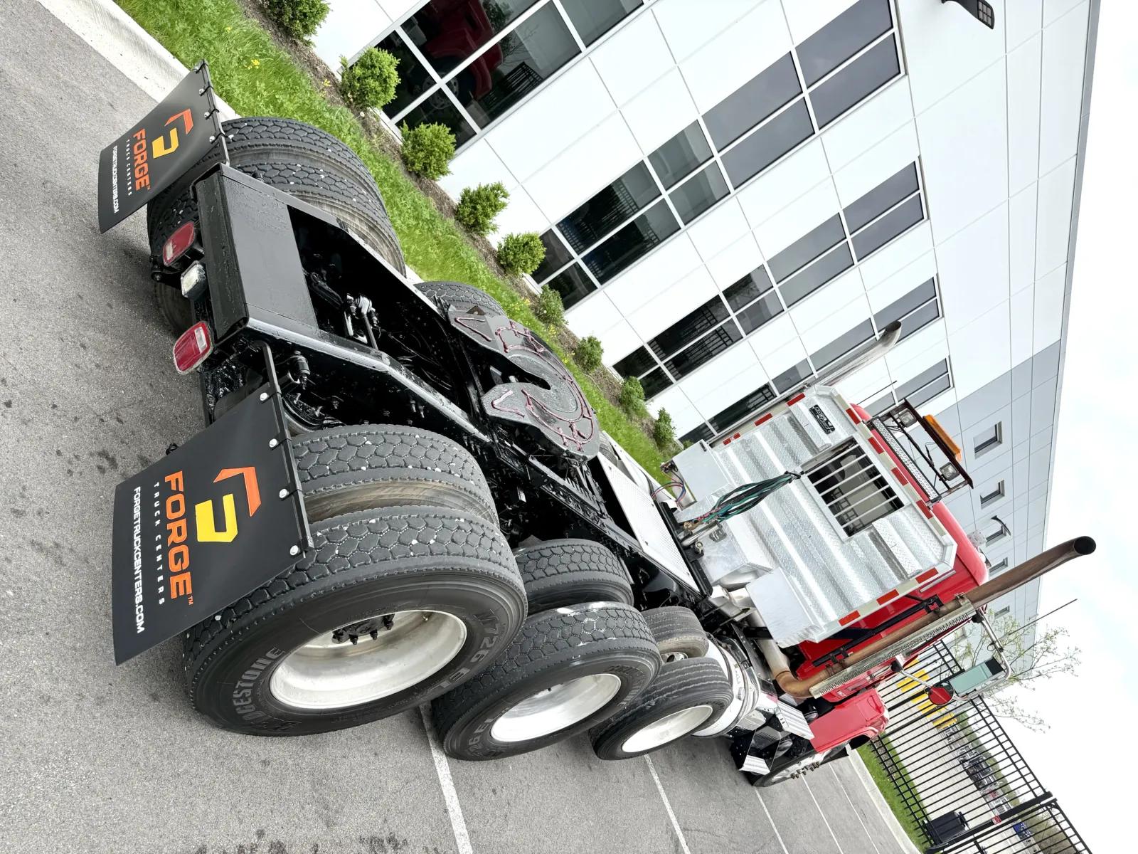 2013 Mack Pinnacle in New Lenox, IL — photo 11