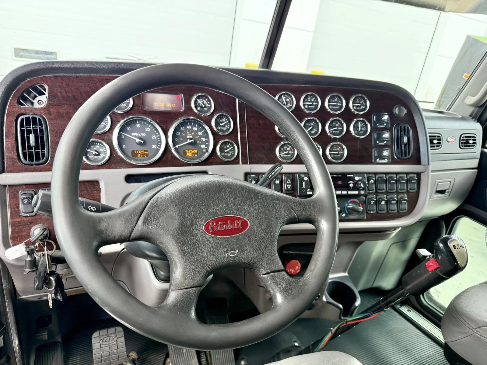 2016 Peterbilt 389 in New Lenox, IL — photo 15
