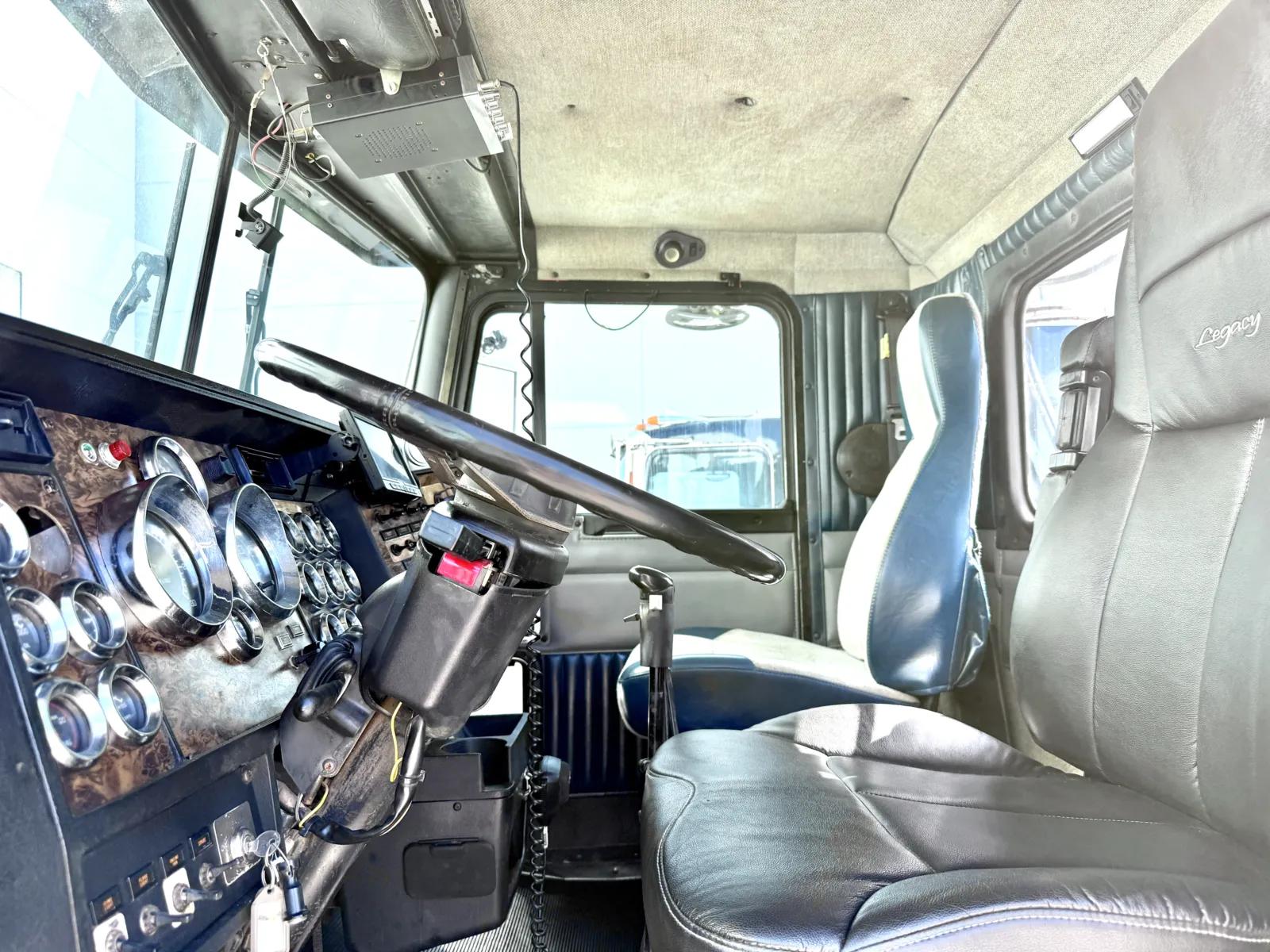 1998 Kenworth T800 in New Lenox, IL — photo 14