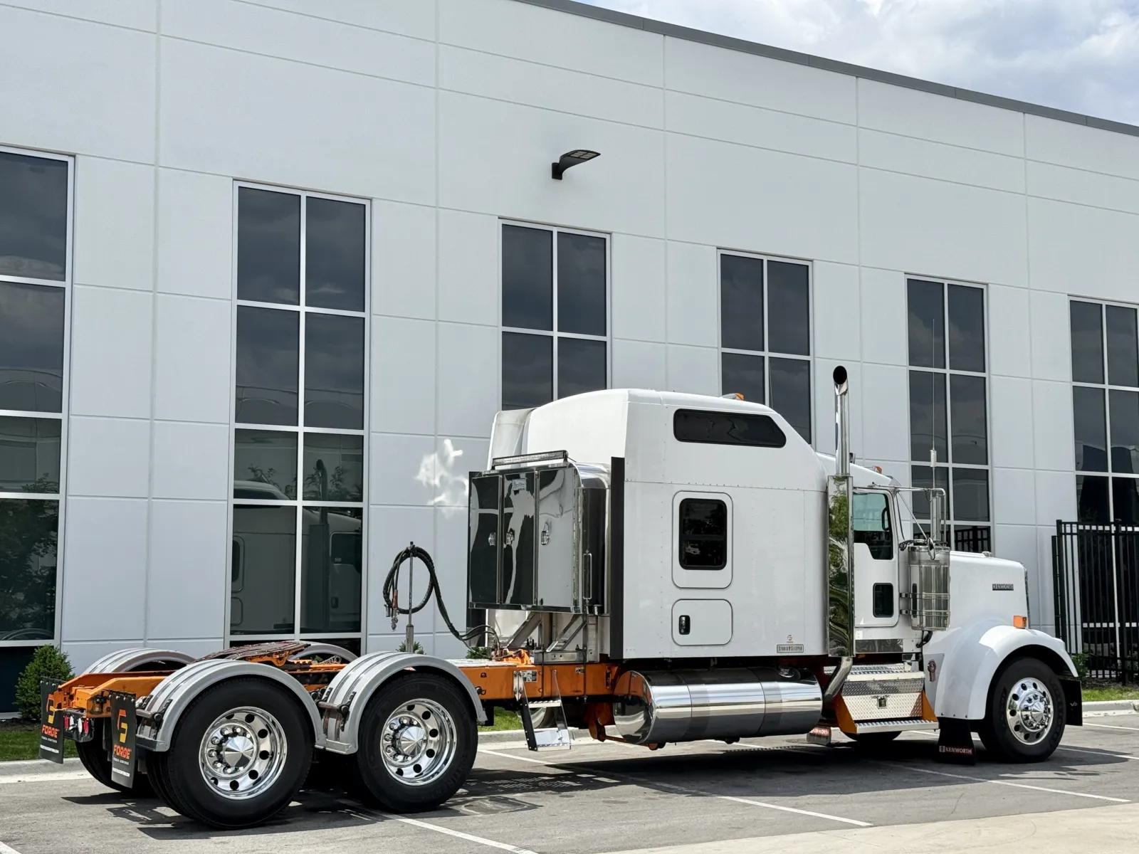 2018 Kenworth W900 in New Lenox, IL — photo 5