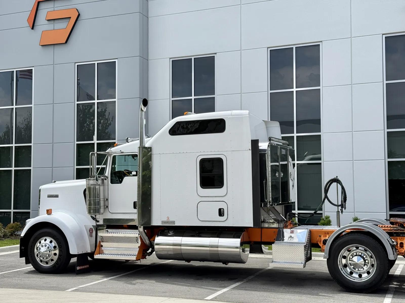 2018 Kenworth W900 in New Lenox, IL — photo 8