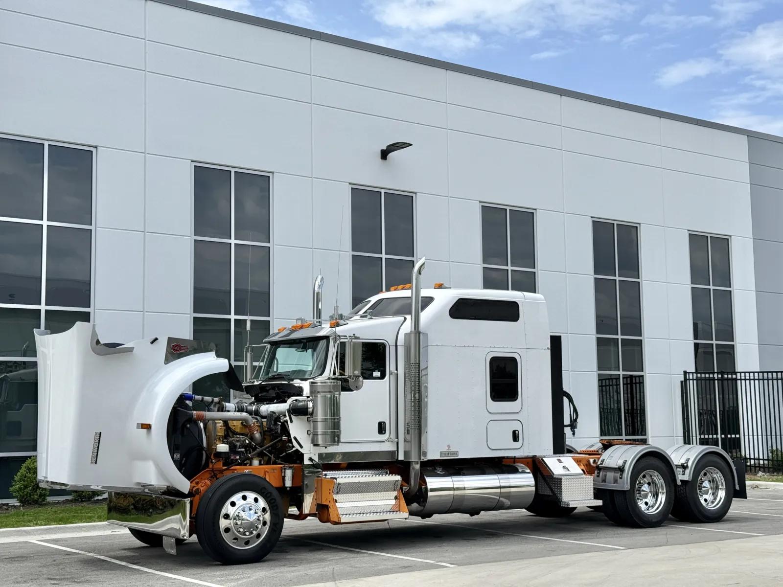 2018 Kenworth W900 in New Lenox, IL — photo 10