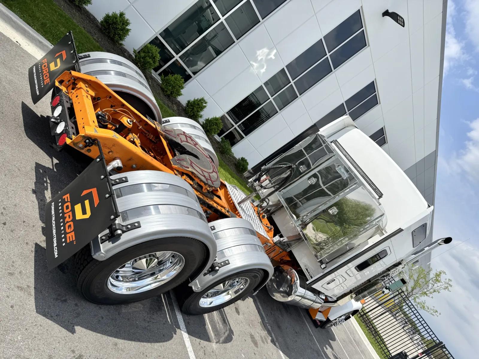 2018 Kenworth W900 in New Lenox, IL — photo 11