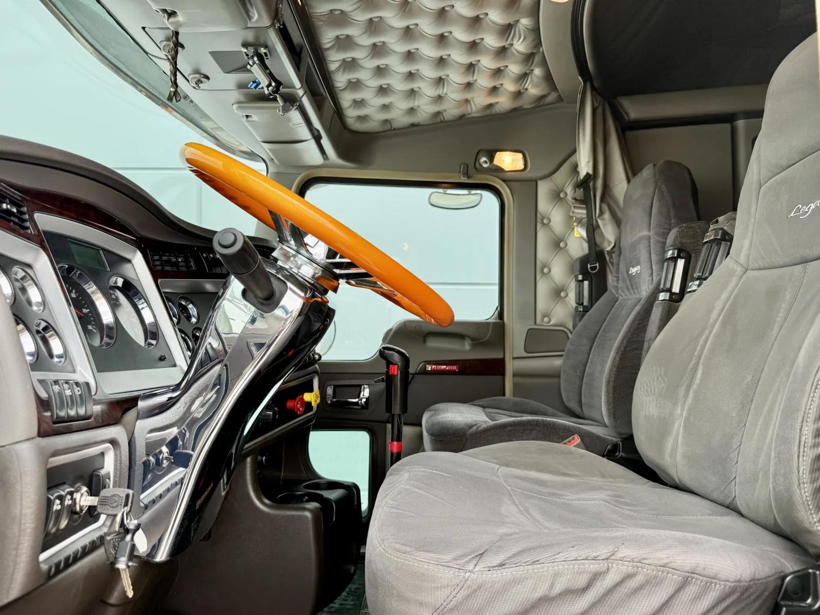 2018 Kenworth W900 in New Lenox, IL — photo 14