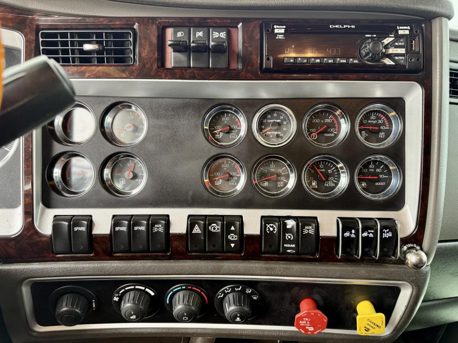 2018 Kenworth W900 in New Lenox, IL — photo 18