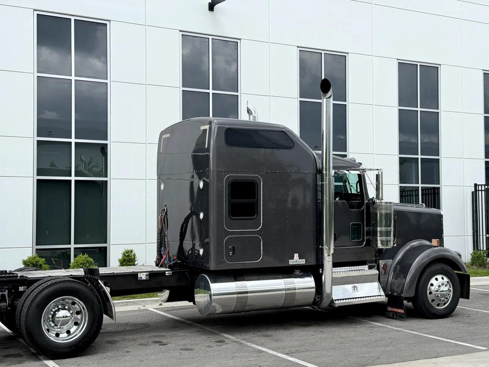 2019 Kenworth W900 in New Lenox, IL — photo 7