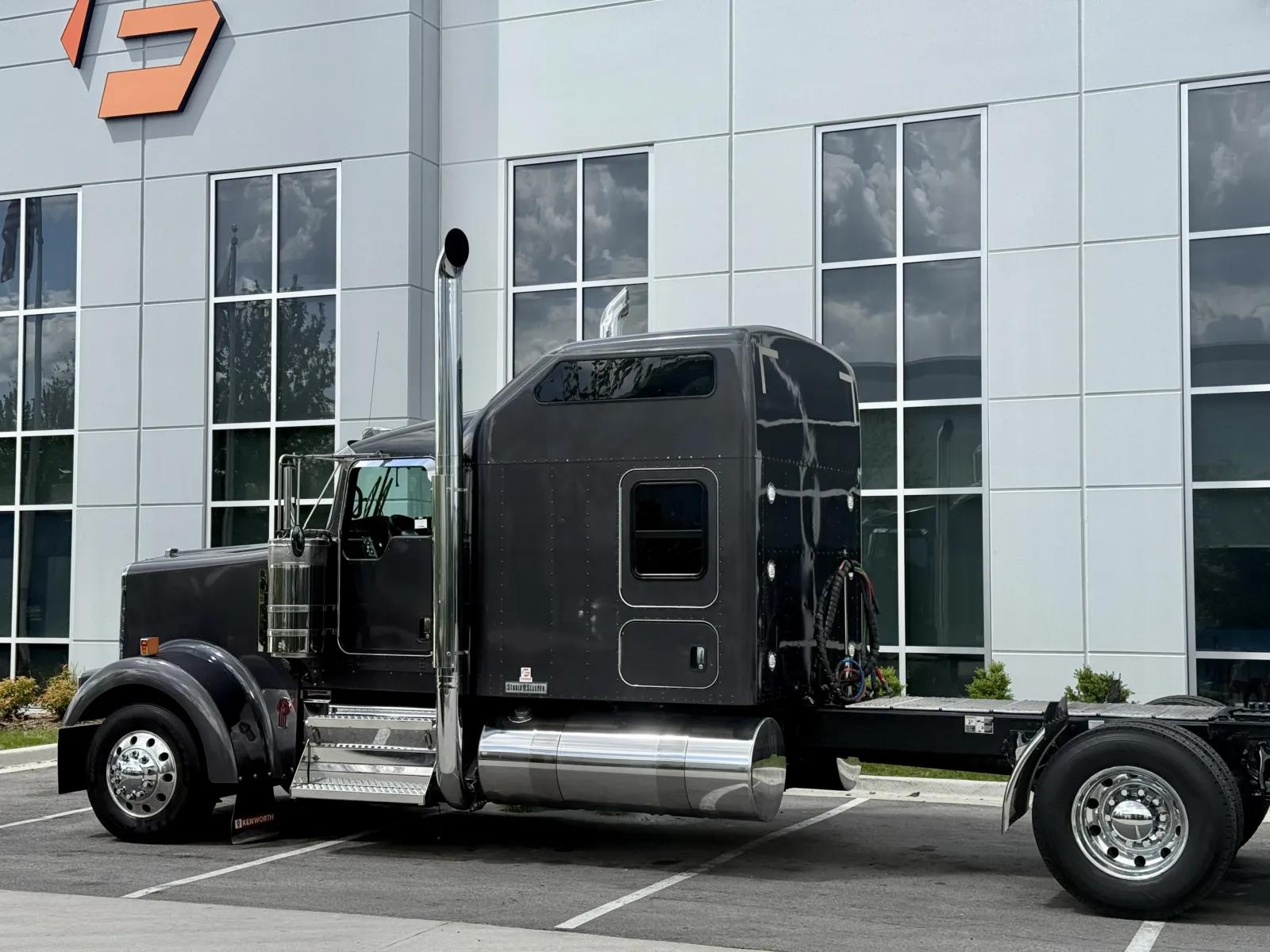 2019 Kenworth W900 in New Lenox, IL — photo 8