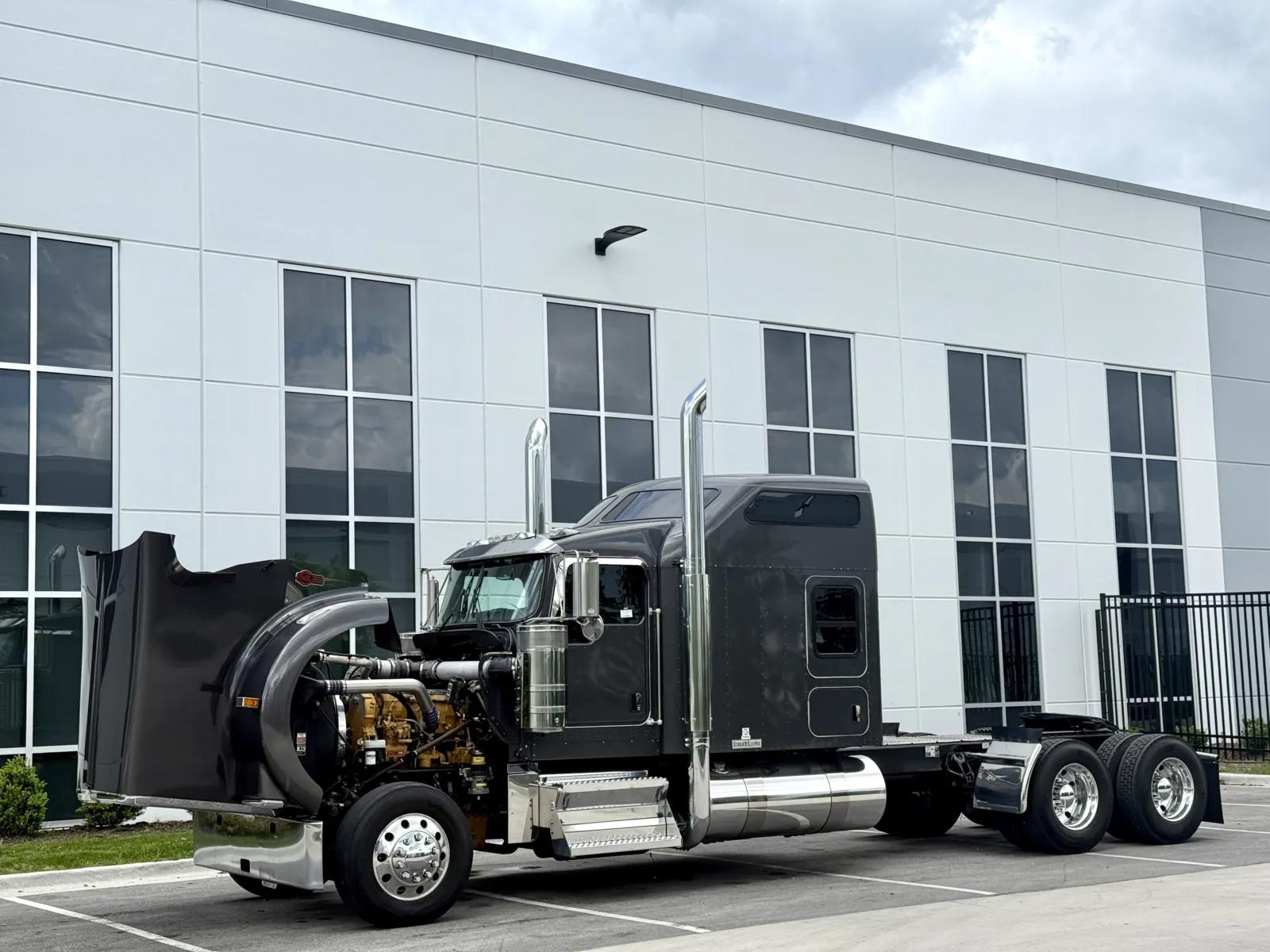 2019 Kenworth W900 in New Lenox, IL — photo 10