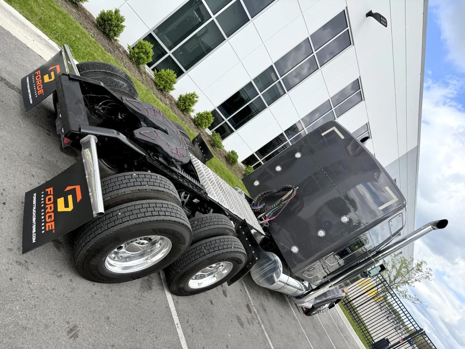 2019 Kenworth W900 in New Lenox, IL — photo 11