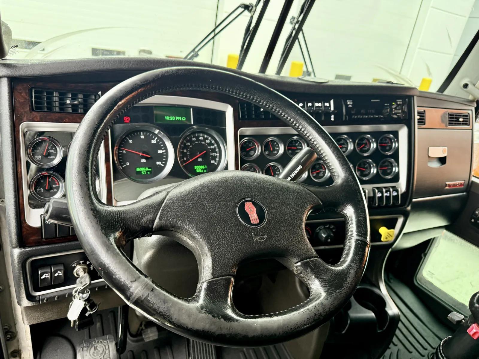 2019 Kenworth W900 in New Lenox, IL — photo 15