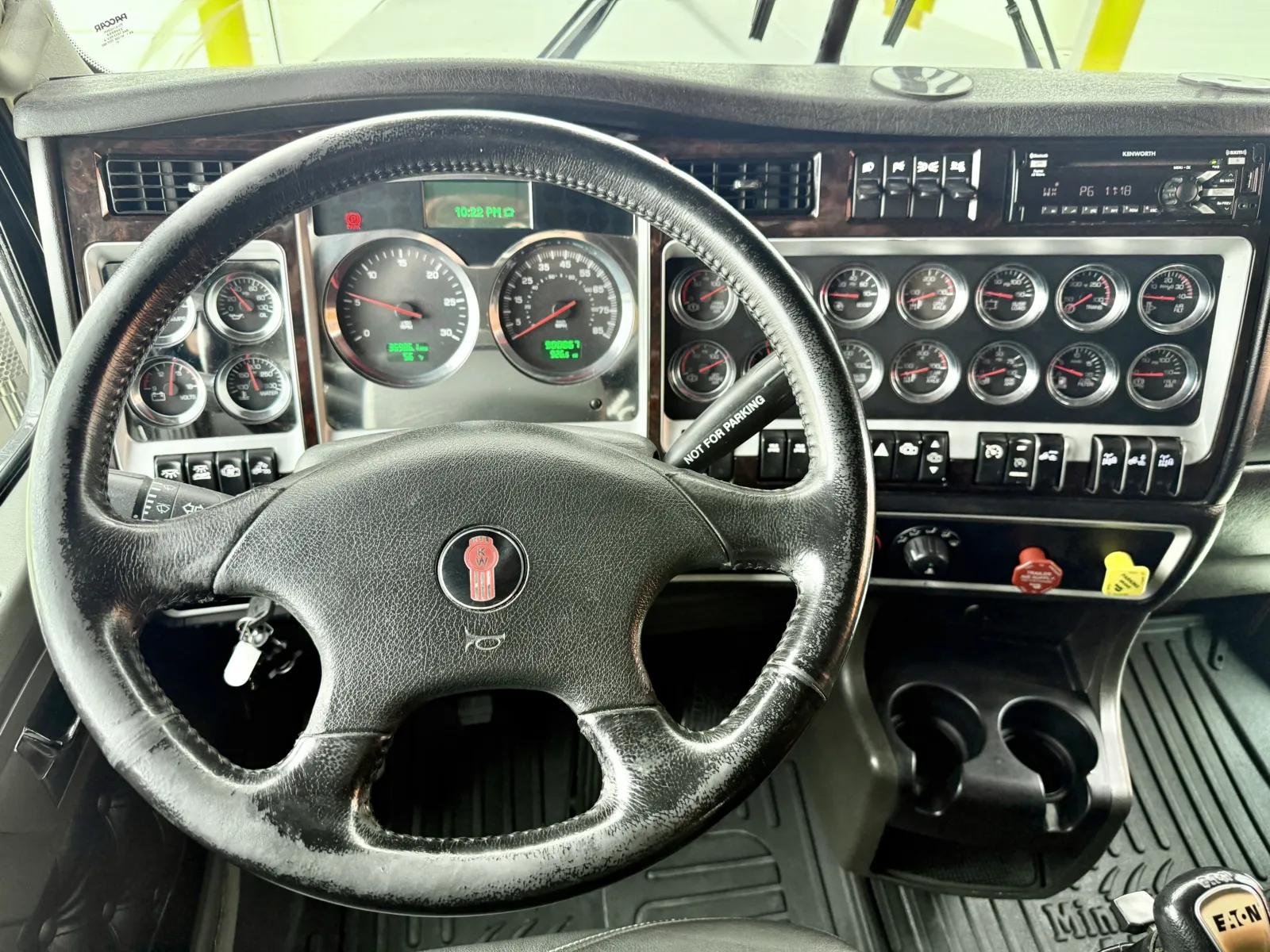 2019 Kenworth W900 in New Lenox, IL — photo 16