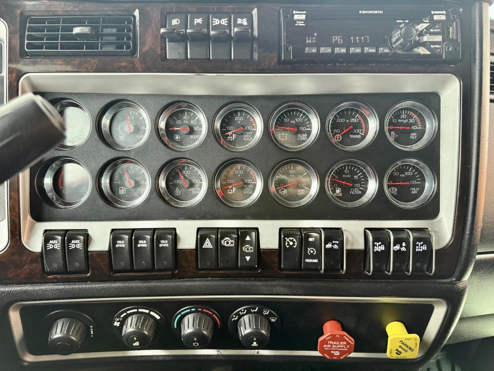 2019 Kenworth W900 in New Lenox, IL — photo 18