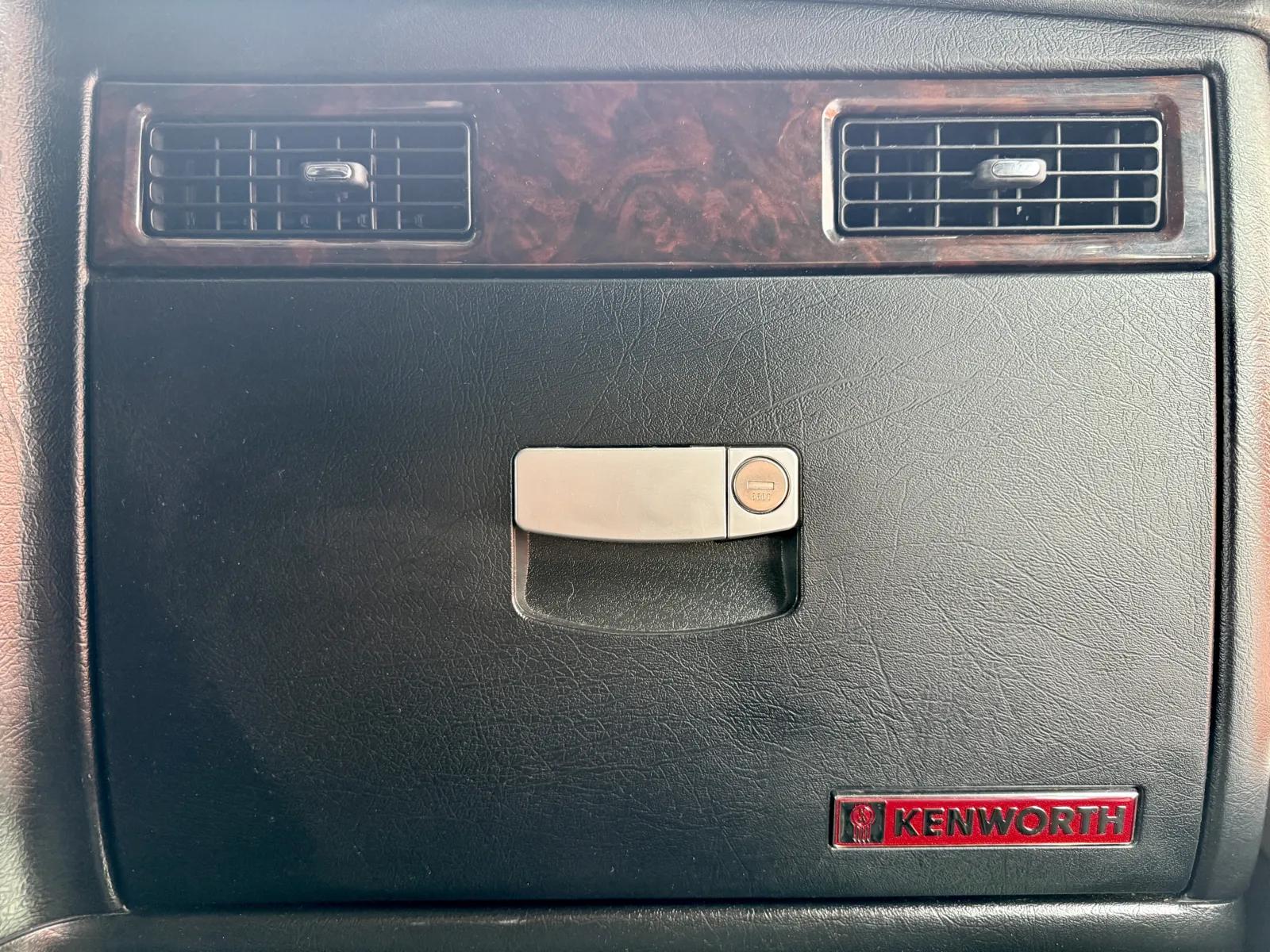 2019 Kenworth W900 in New Lenox, IL — photo 19