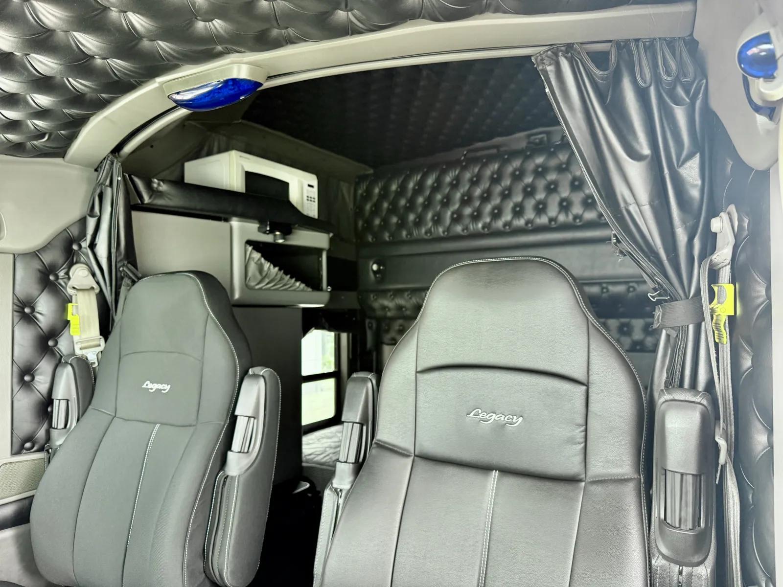 2019 Kenworth W900 in New Lenox, IL — photo 20