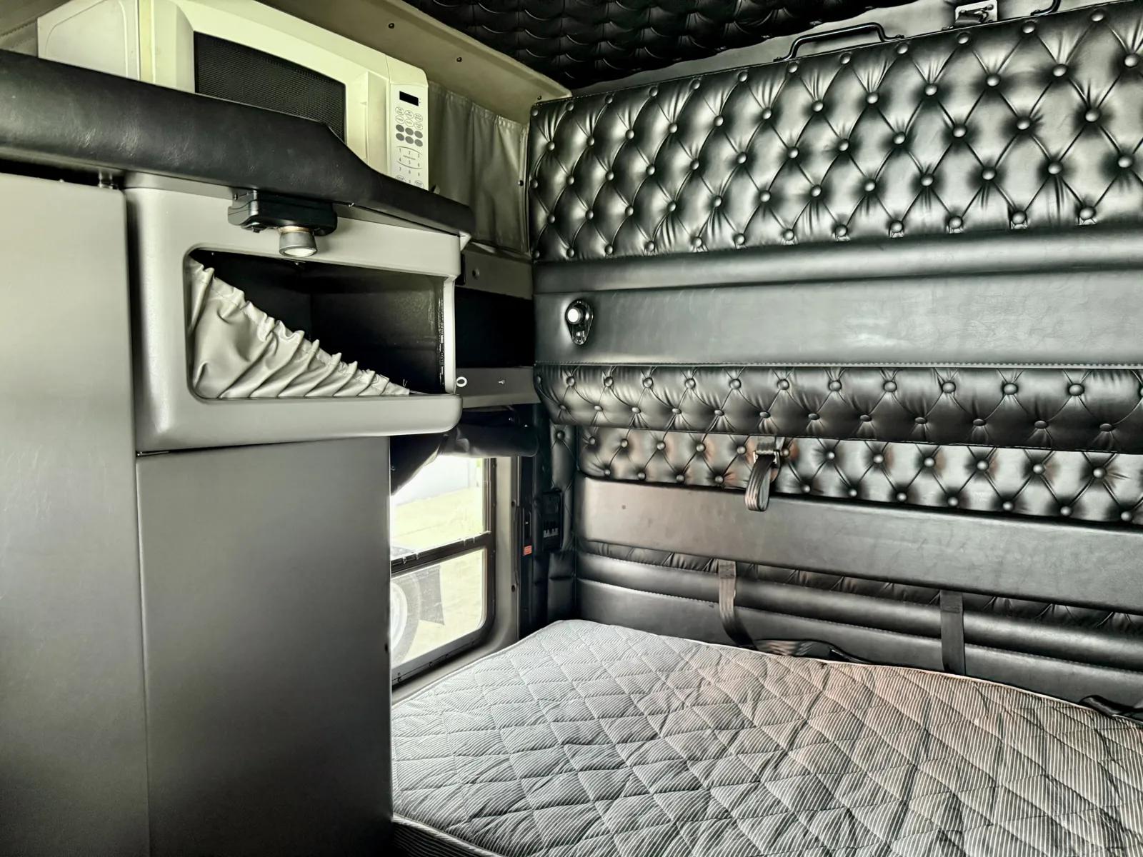2019 Kenworth W900 in New Lenox, IL — photo 22