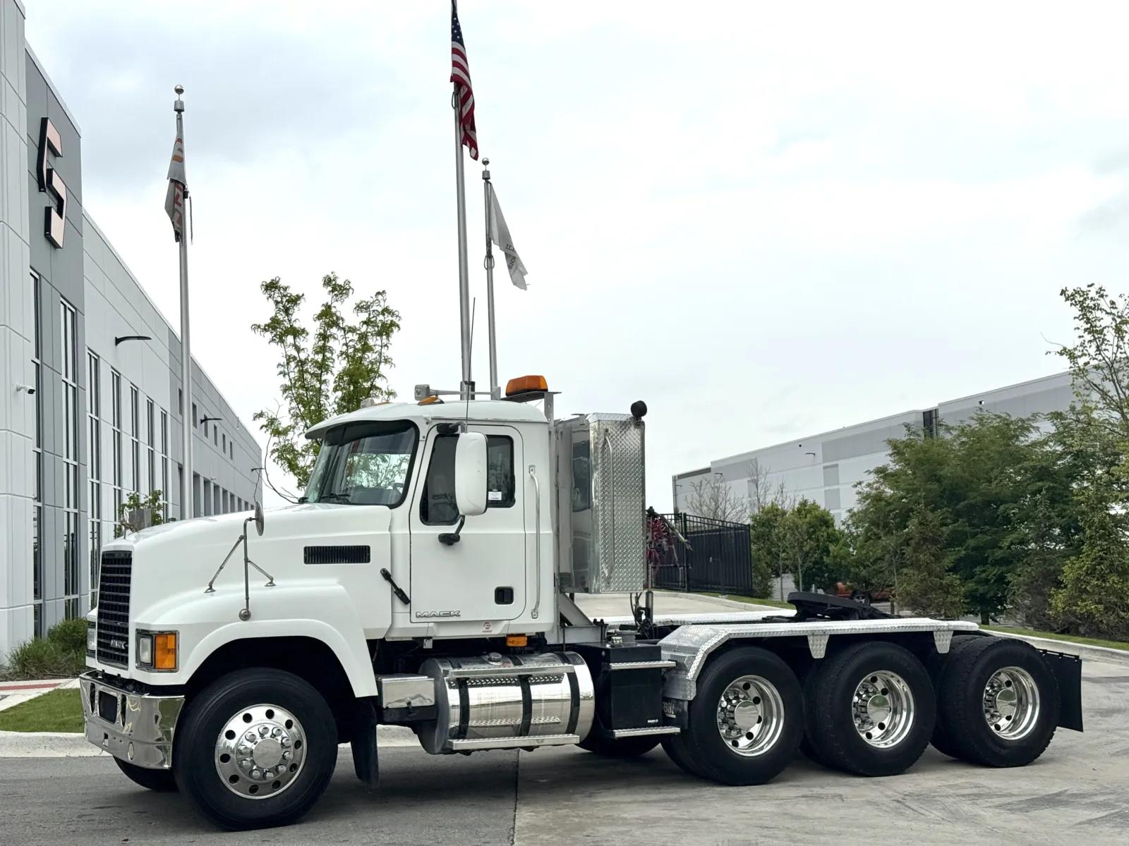 2010 Mack Pinnacle