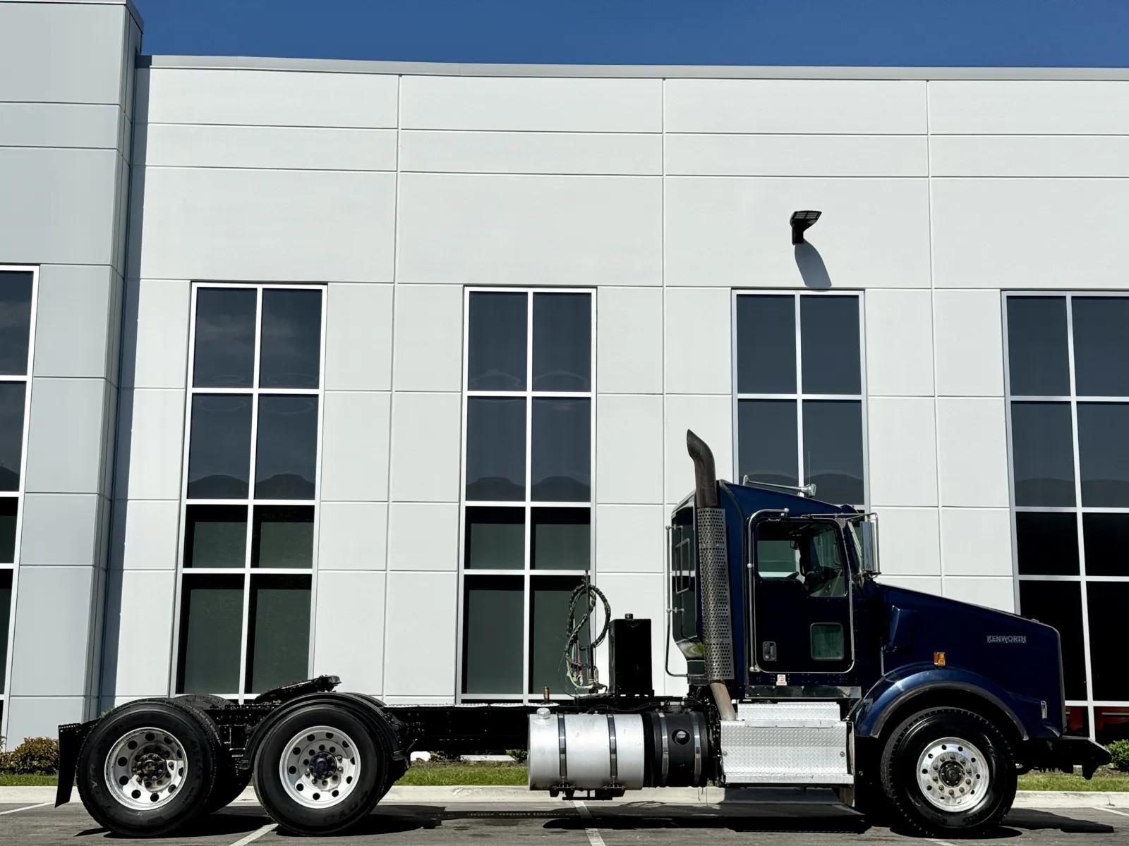 2015 Kenworth T800 in New Lenox, IL — photo 3