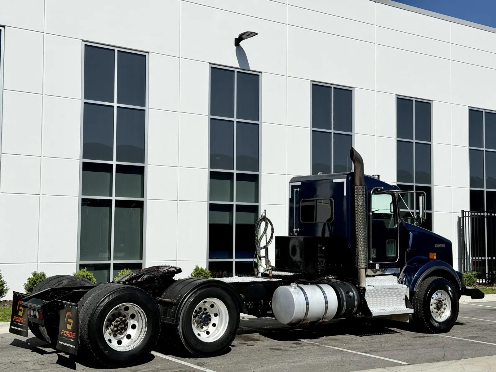 2015 Kenworth T800 in New Lenox, IL — photo 5