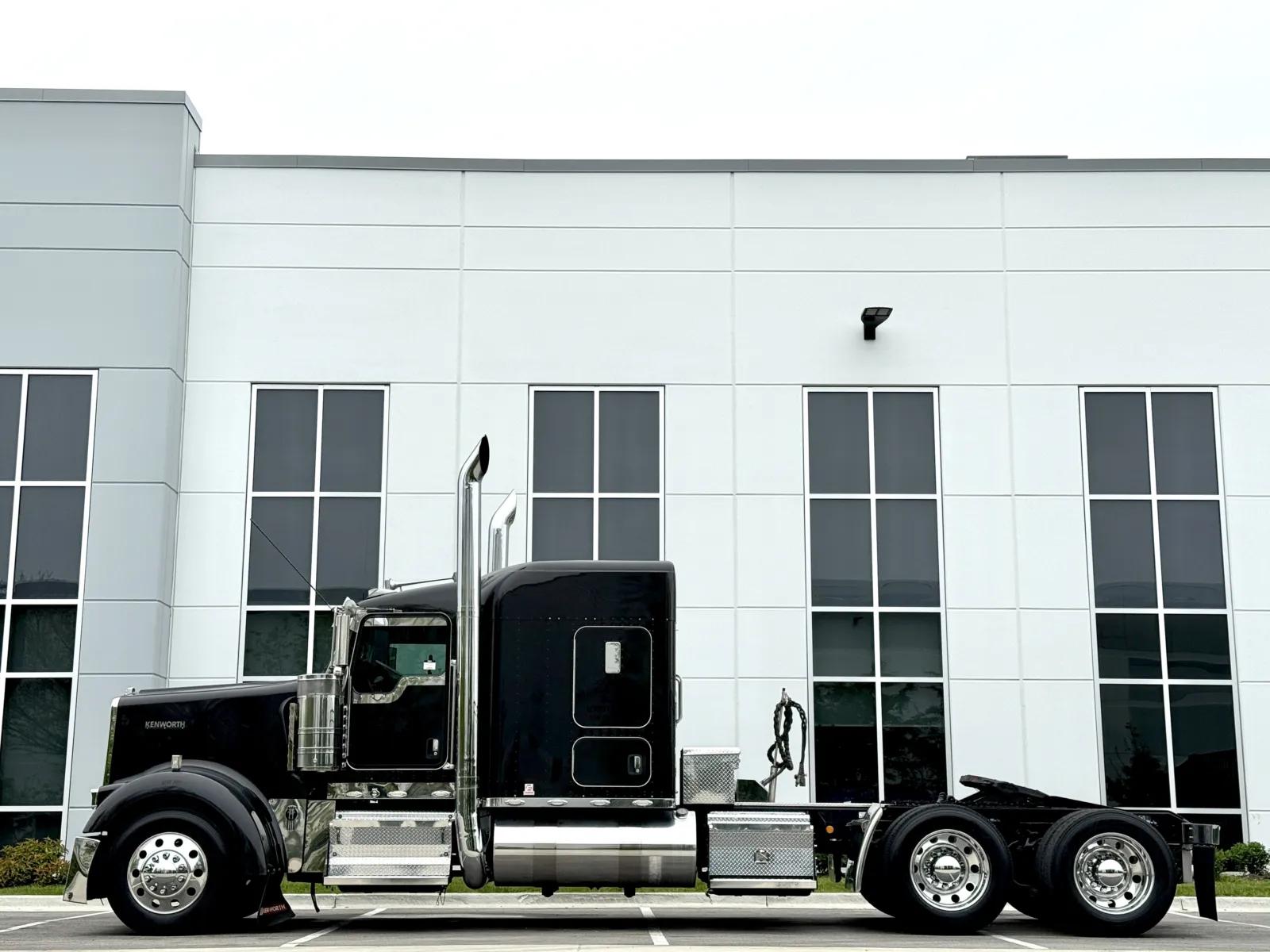 2016 Kenworth W900 in New Lenox, IL — photo 4