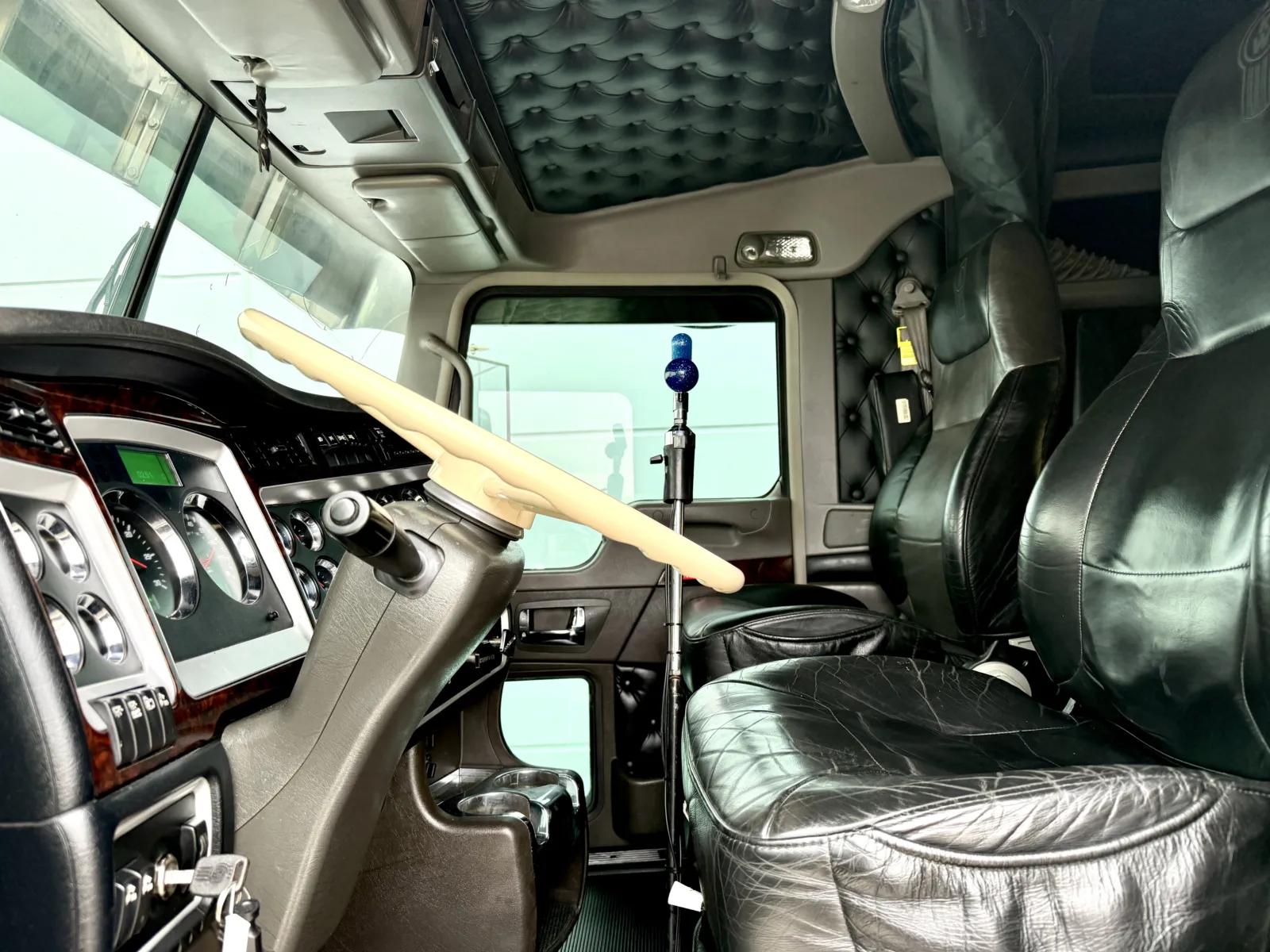 2016 Kenworth W900 in New Lenox, IL — photo 14