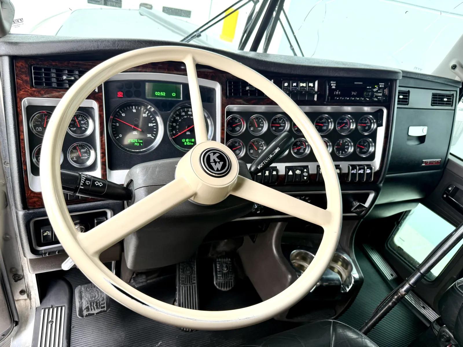 2016 Kenworth W900 in New Lenox, IL — photo 15