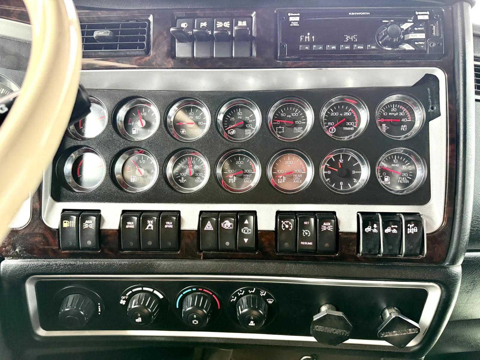 2016 Kenworth W900 in New Lenox, IL — photo 18