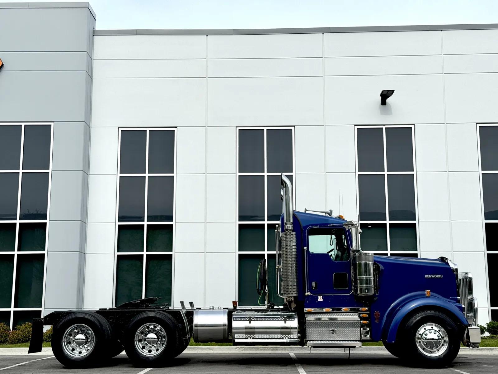 2018 Kenworth W900 in New Lenox, IL — photo 3