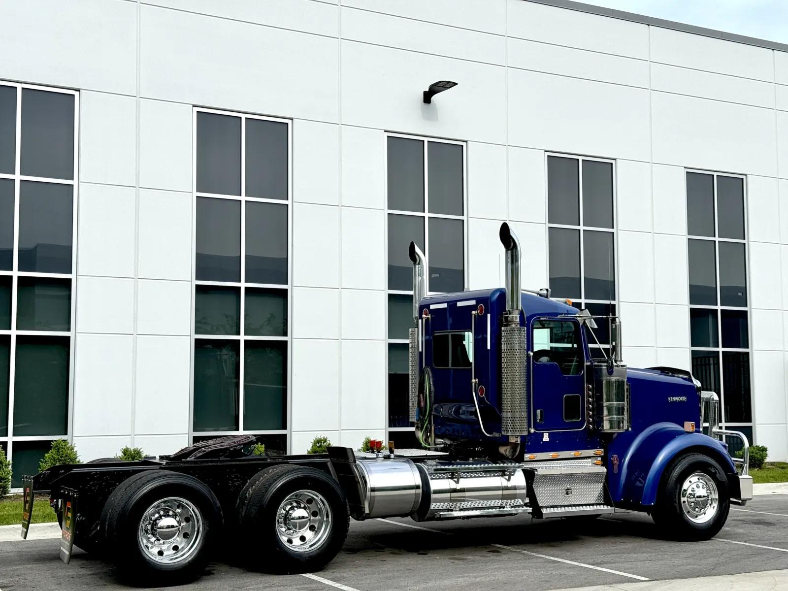 2018 Kenworth W900 in New Lenox, IL — photo 5