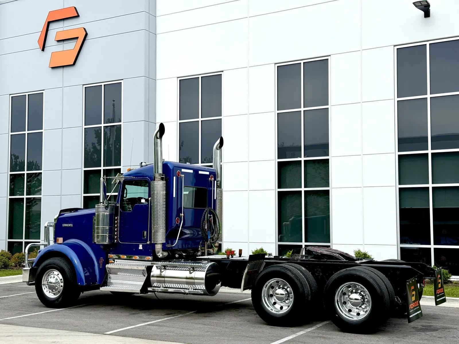 2018 Kenworth W900 in New Lenox, IL — photo 6