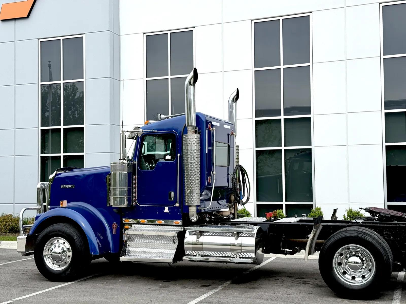 2018 Kenworth W900 in New Lenox, IL — photo 8