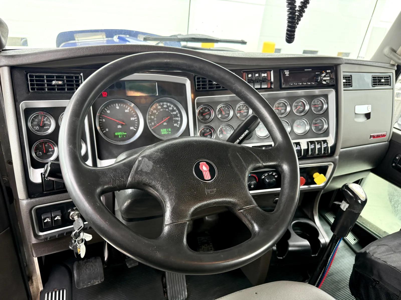 2018 Kenworth W900 in New Lenox, IL — photo 15